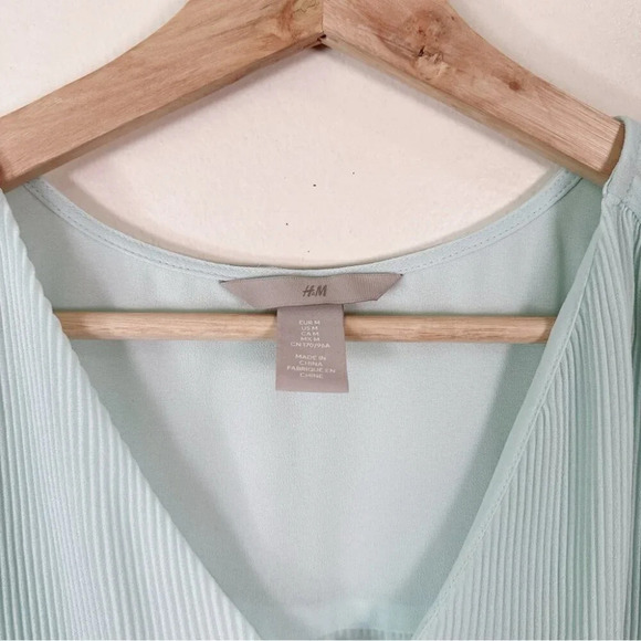 H&M Womens Size Medium  Pleated Chiffon Top Light Turquoise - Picture 9 of 14